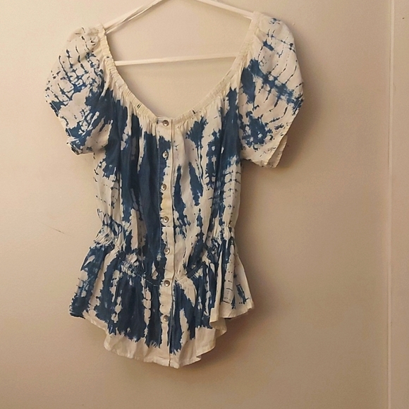 Guess Tie Dye Top/ Short Sleeved/Sz M/NWOT/ White and Blue/ Sexy - Picture 1 of 6